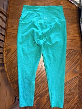 Beyond Yoga Green Cropped Leggings 🍀